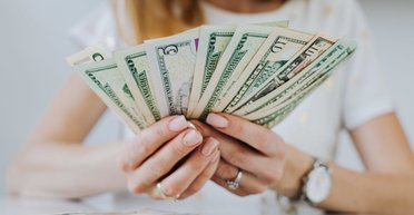 Курс валют у банках і обмінниках: скільки коштують долар і євро