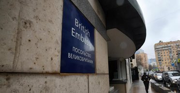 Слежка и "медовые ловушки": как Кремль терроризирует британских дипломатов в Москве