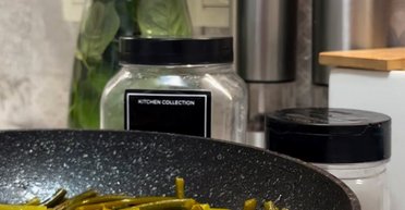 Джерело здоров'я: як приготувати часникові стрілки (відео)