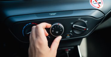 Как быстро охладить салон авто в жару: простой и действенный метод