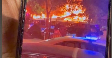 30-метрова яхта спалахнула біля стрип-клубу в Маямі: на борту була знаменитість (відео)