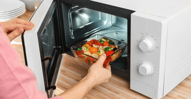 Які продукти не можна розігрівати в мікрохвильовці: можливо ви про це не знали