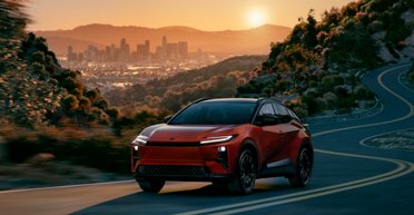 Недорогой и мощный: представлен самый яркий электрокроссовер Toyota для молодежи (фото)