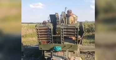 Защищают небо с ВСУ: в сети показали редкие кадры 40-мм зенитной пушки Bofors на фронте