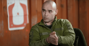 "Очень агрессивное поведение": военный нетрадиционной ориентации о буллинге в ВСУ (видео)