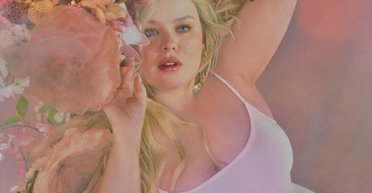 Зірка "Бріджертонів" стала моделлю бренду Кім Кардаш'ян (фото, відео)