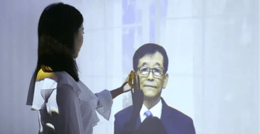 Заглянув у майбутнє: "живий Нострадамус" пообіцяв, що люди зможуть спілкуватися з мертвими (фото)