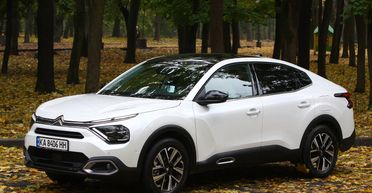 Смешение стилей: тест-драйв нового Citroen C4 X