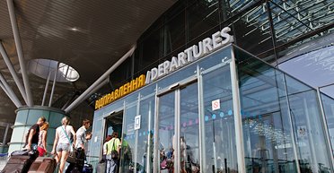 Люди бегут, власть игнорирует. Как остановить миграционные процессы в Украине