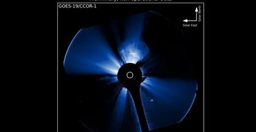 Учені отримали приголомшливі знімки виверження плазми на Сонці: у кадр потрапив Меркурій (фото)