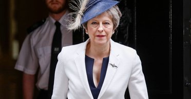 Фанат обуви и популярная тусовщица. Что мы знаем о Терезе Мэй, кроме политики