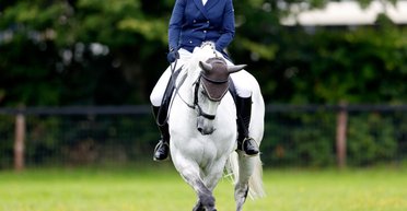 Дочка принцеси Анни взяла участь у кінних змаганнях (фото)