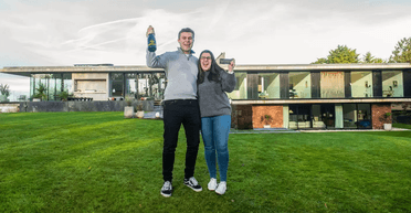 Пара, яка роками збирала гроші на житло, виграла особняк за 3 млн фунтів (фото)