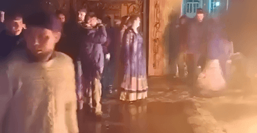 Вбивство на Закарпатті: підозрюваних відпустили, роми влаштували бунт (відео)