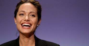 Анджеліна Джолі святкує перемогу над Бредом Піттом у суді