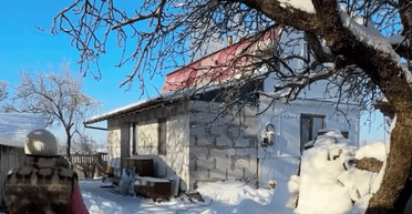 Украинцы убежали из Киева в село: как они живут в доме за $8300, где ничего не было (фото)