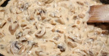 Закарпатська грибна мачанка — простий і дуже смачний соус із печериць