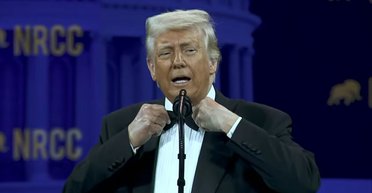 Трамп заявил, что другие страны "целуют его задницу", пытаясь снизить пошлины на импорт