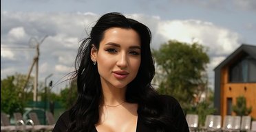 "Нікому не потрібні кордони 1991 року": блогерку Настю Умку запросили на бесіду в СБУ (відео)