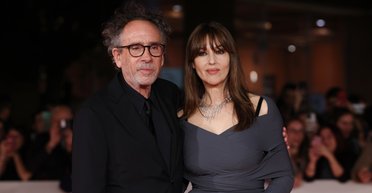 Моніка Белуччі й Тім Бертон уперше вийшли на червону доріжку як пара (відео)