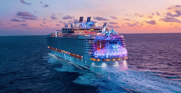 Не вистачає місця: працівник круїзного лайнера показав найменшу каюту (відео)