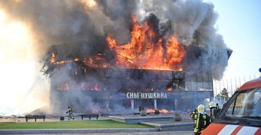 Мигранты строили, а потом "сожгли": в Хабаровске сгорел театр стоимостью более $7 млн (фото)