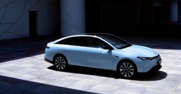 Китайці представили стильний гібрид з рекордним запасом ходу на електротязі (фото)