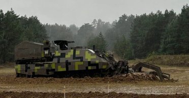 Міць і швидкість: Rheinmetall представила нову саперну машину Keiler NG (фото)