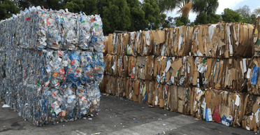 Виявили схованку: сім'я заробила $7,6 млн нелегально ввозячи сміття для перероблення