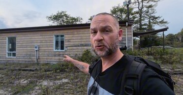 Слідами минулого: яку моторошну таємницю зберігає покинутий літній табір для дітей (відео)