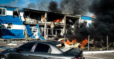 РФ ударила по пищевому предприятию на Киевщине, которое производило продукты для детей: есть погибшие (фото)