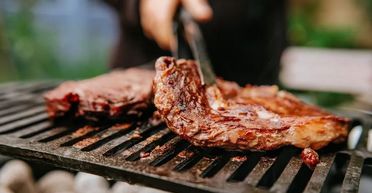 Унікальна хімія: вчені розповіли, що відбувається з м'ясом під час приготування