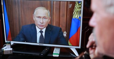 Мобилизация, коррупция и выплаты: Подоляк рассказал о новом уровне пропаганды РФ (видео)