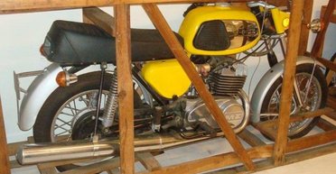 В Украине нашли редчайший немецкий мотоцикл 70-х без пробега и в заводском ящике (фото)