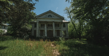 Власник покинув старовинний особняк після того, як дізнався його моторошний секрет (фото)