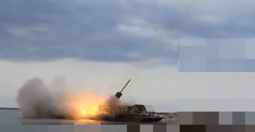 "Смысл есть": артиллерист рассказал, как "Ураган" с баржи атаковал Змеиный (видео)