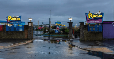 Залишився в минулому: блогер показав покинутий парк розваг (фото)