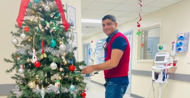 Лікар врятував жінку під час польоту за допомогою Apple Watch, які взяв у стюардеси (фото)