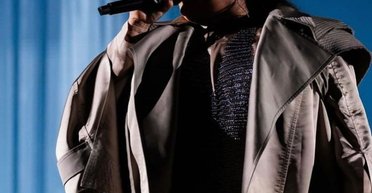 Потратили 10 тысяч колец: украинский дизайнер создала кольчугу для alyona alyona (фото)