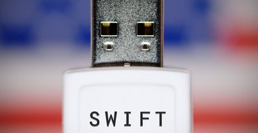 Иран без SWIFT. Чем рискует Дональд Трамп, воюя с Тегераном