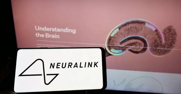 Первый пациент с чипом Neuralink здоров и управляет курсором на экране силой мысли, — Маск