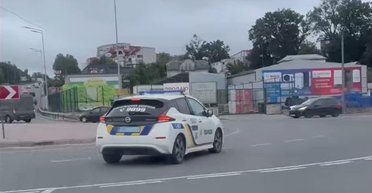 В Украине заметили один из первых полицейских электромобилей (фото)