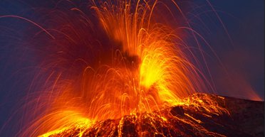 Це єдиний у світі вулкан, який постійно вивергає лаву щонайменше 2375 років (відео)