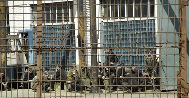 В стиле "Побега из Шоушенка": в РФ заключенные сбежали из тюрьмы через подкоп