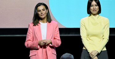 Королева Летиція продемонструвала яскравий діловий образ (фото)