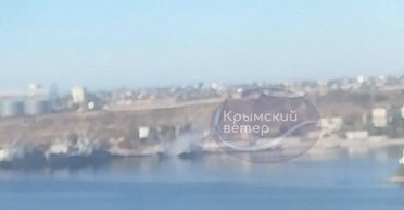 В бухте Севастополя дымит российский корабль, — соцсети (видео)