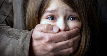 Депрессия или жизнь. Какие изменения психики побуждают родителей убивать своих детей