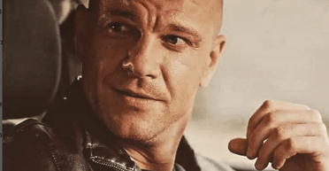 Зірка серіалу "Повернення Мухтара", який живе в Україні, зізнався, що його родина підтримує Путіна (відео)