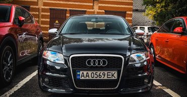 У Києві засвітився рідкісний конкурент BMW M3 із двигуном від суперкара (фото)