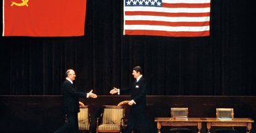 Разорвать на атомы. Как Трамп продолжает дело Рейгана